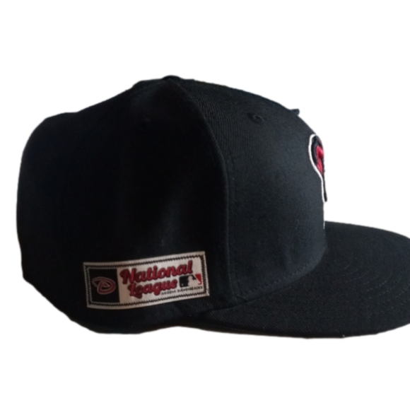 Brand new fitted Arizona Diamondbacks hat size 7 and 3/8 - Picture 2 of 2